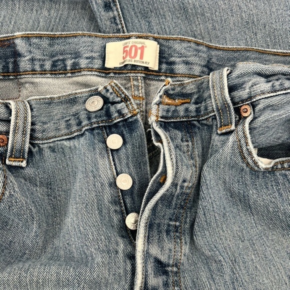 Levi’s 501 Button Fly Distressed Rough Hem Straight Leg Jeans Size 34 x 30 Men’s - Picture 4 of 5